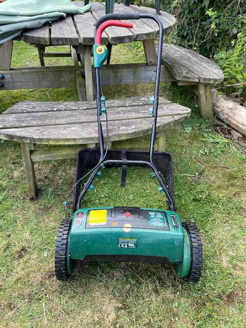 Battery operated lawn mower (C-310D)