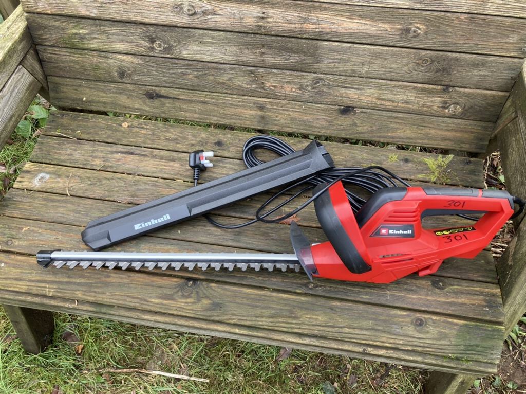 Electric hedge trimmers (C-301)