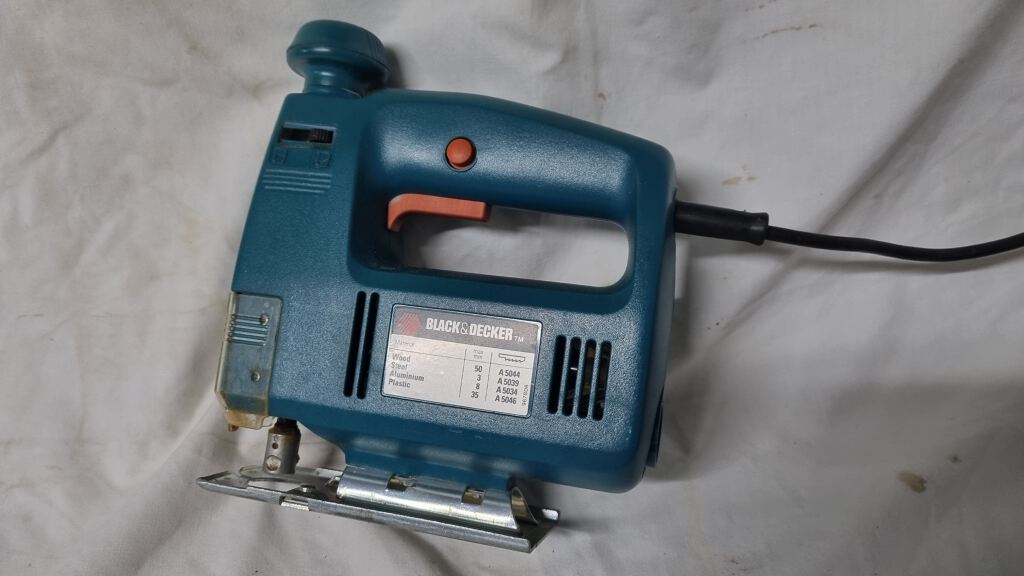 Launceston Tool Library EE Scrolling Jigsaw