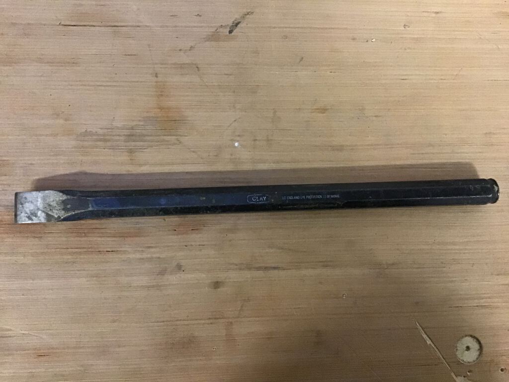 Wrecking bar chisel