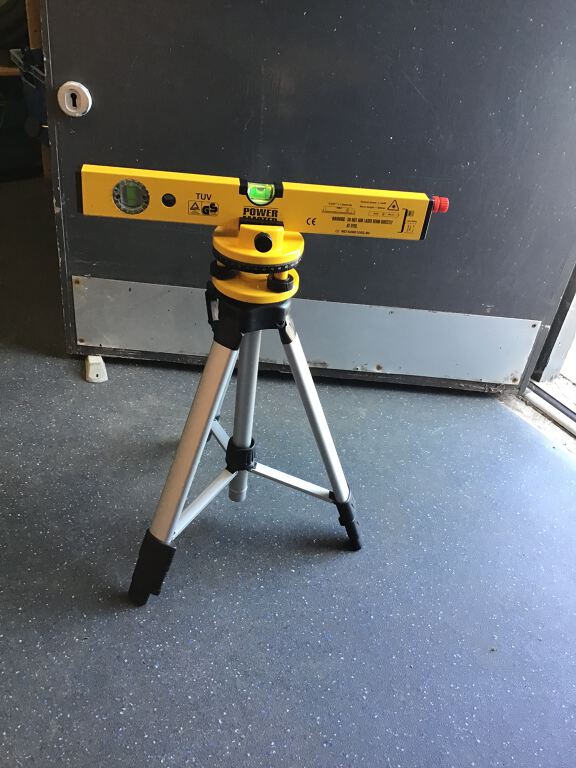 Laser Level with filtered goggles