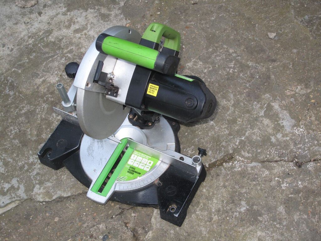 Chop saw / Mitre Saw
