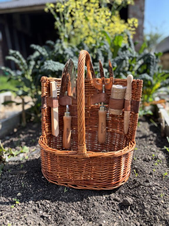 Basged Helyg gyda offer Gardd//Willow Garden Bucket with Tools