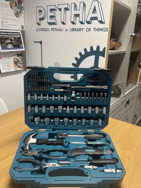 Makita 76pcs hand tool set