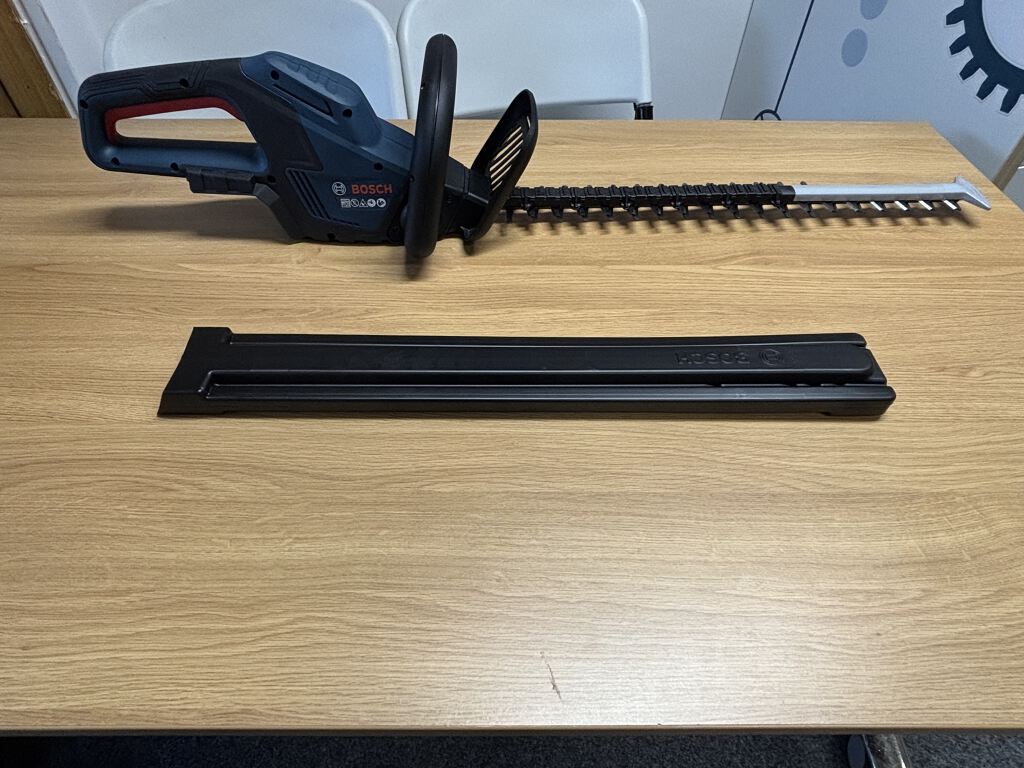 Torwr Gwrych Diwifr//Cordless Hedge trimmer