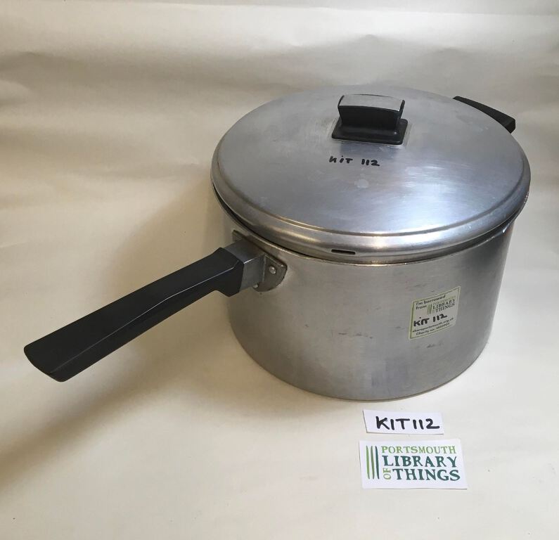 Medium Pot with Lid and Handle (KIT112)