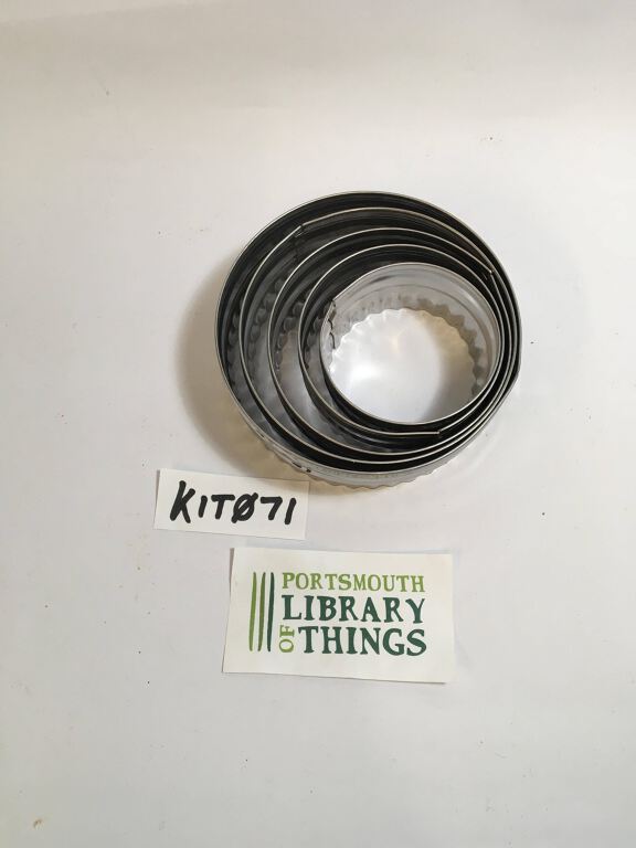 Fluted Pastry Cutter x 5 (KIT071)