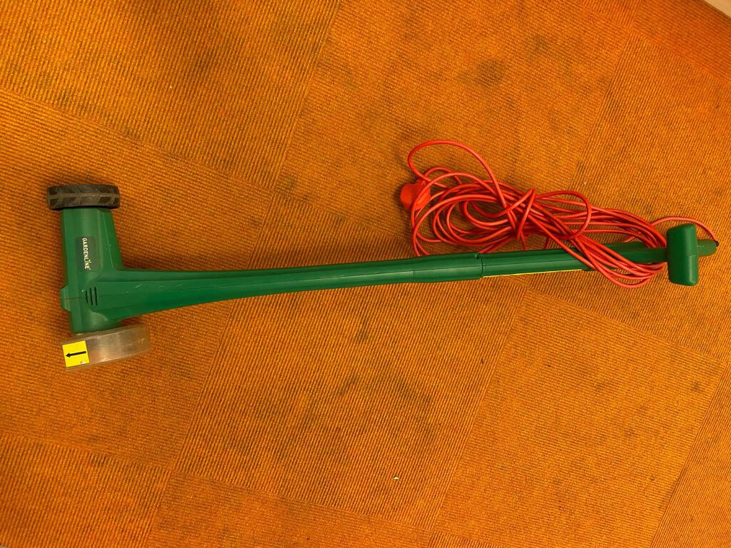 Electric weed sweeper