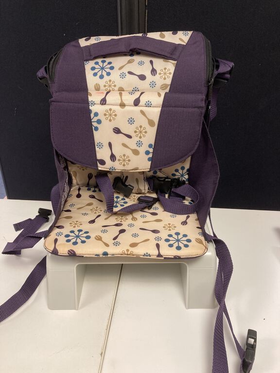 Munchkin Travel Booster Seat