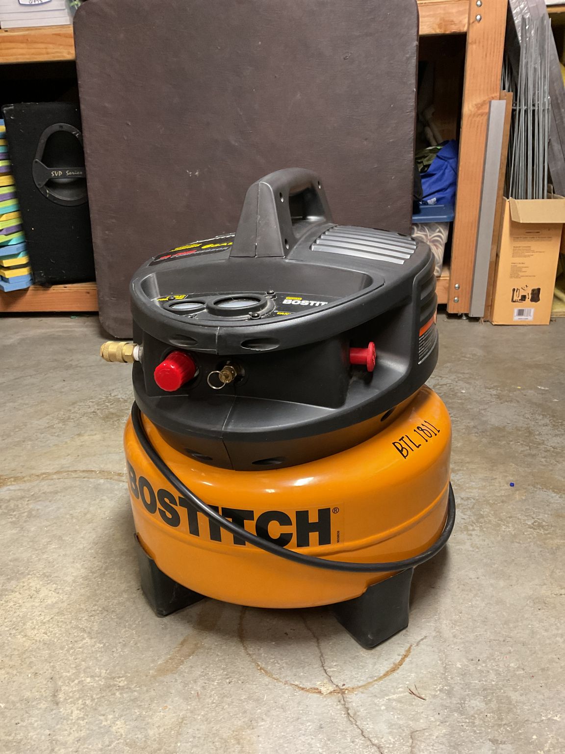 Ballard Tool Library: Air compressor - 6 gallon (1811)