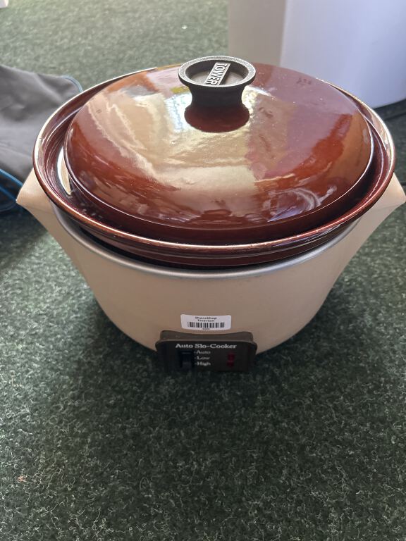 Large slow cooker
