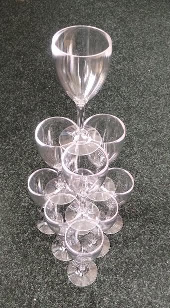Wine glasses (set of 12, plastic)