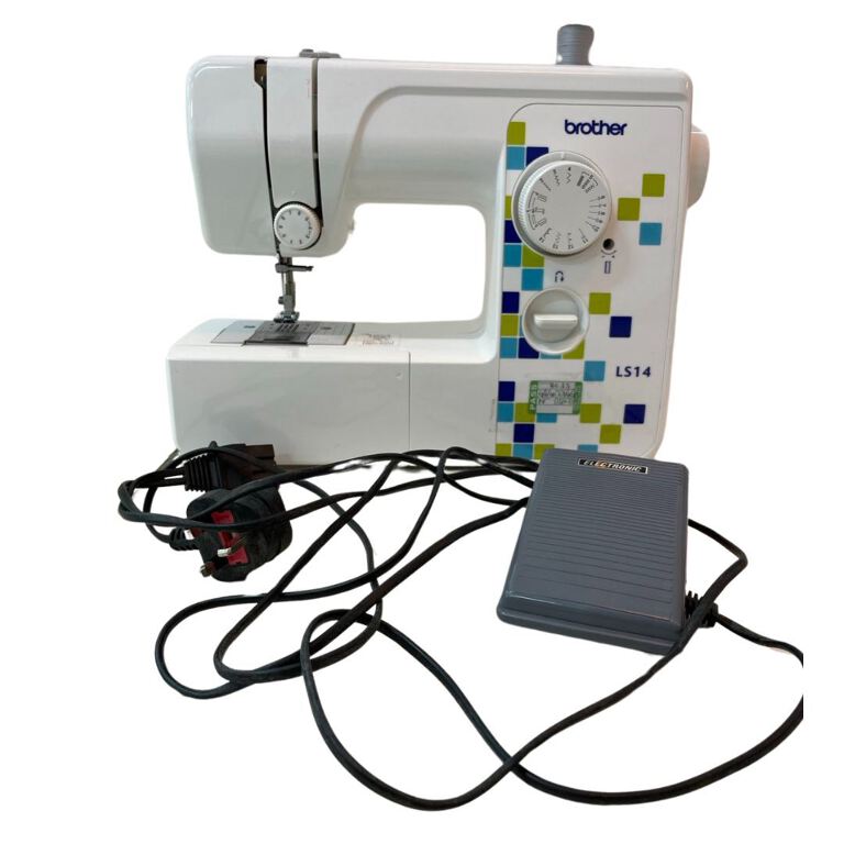 Brother LS14 Sewing Machine / Peiriant Gwnio cryno.