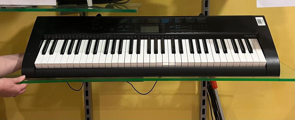 Piano keyboard