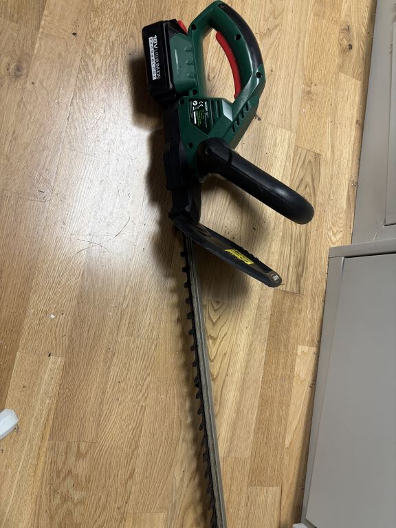 Lapus EN hedge trimmer, 2 battery and charger
