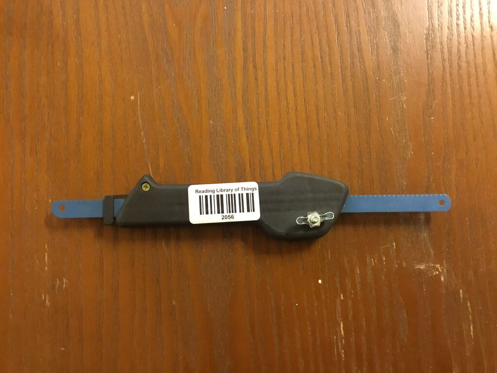 Hacksaw blade holder