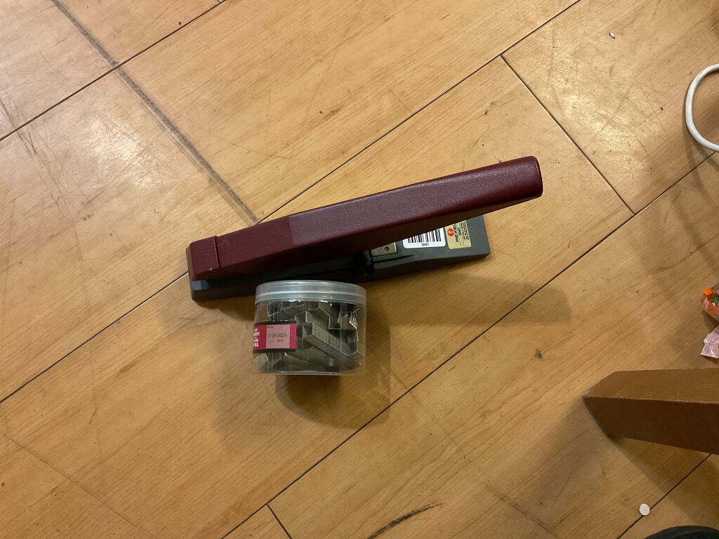 Heavy duty stapler & staples