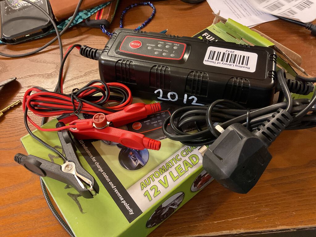 Lead acid battery charger