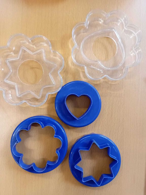 Set of 3 Cookie Biscuit shape cutters, star, heart and fluted.