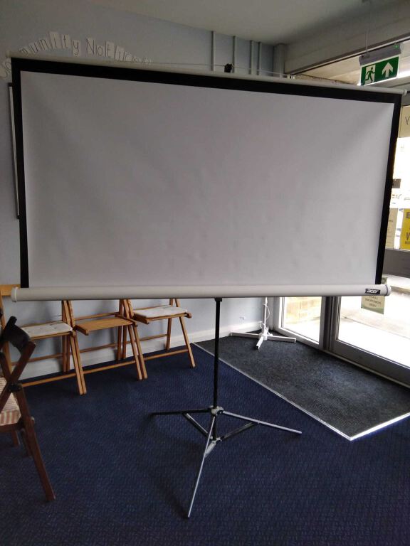 Acer collapsible projector screen and stand