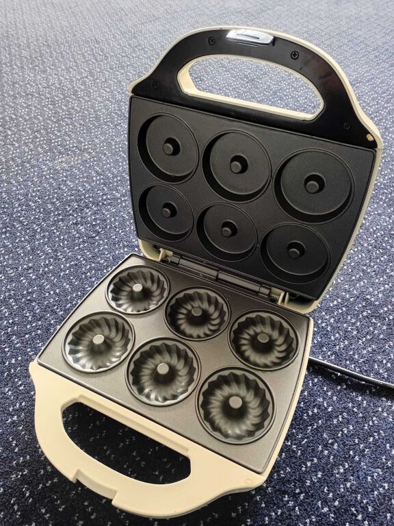 Electric Bundt Cake bakery appliance