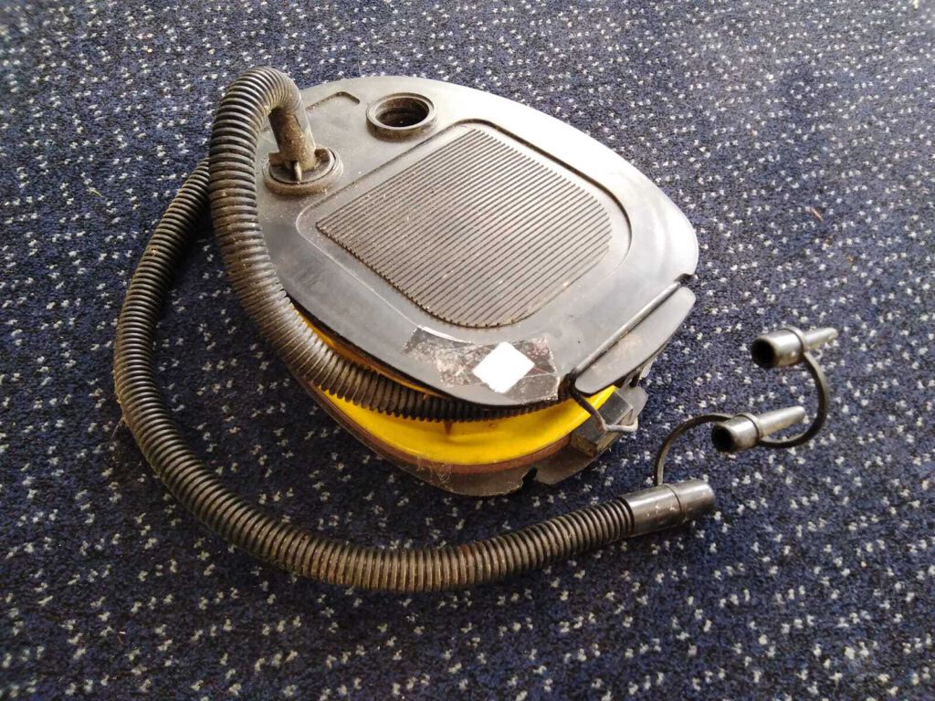 Hi Gear Foot pump with 2 nozzles