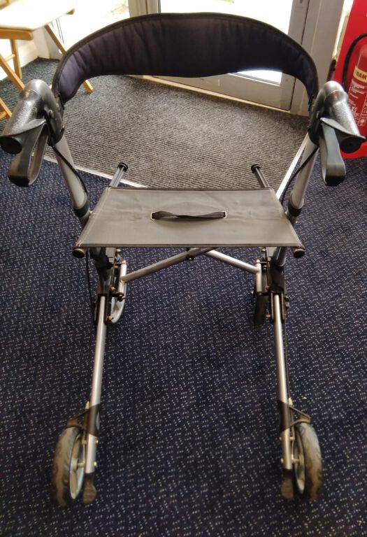 Rollator Compact foldable 4 wheel Patterson Medical