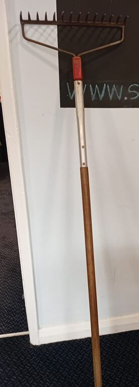 Bow Rake by Wolf tools