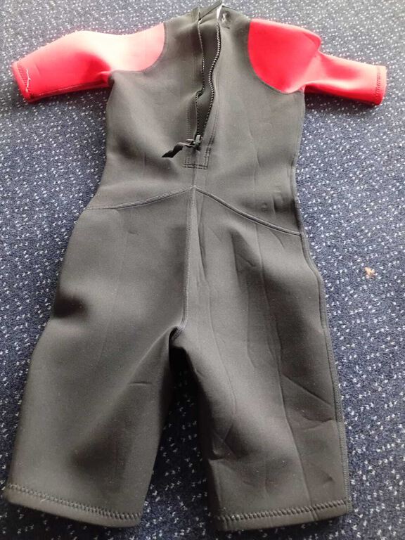 Childs wetsuit wet suit red black suit age 12