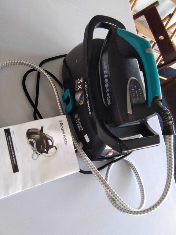 Russell Hobbs Colour Control Steam Iron