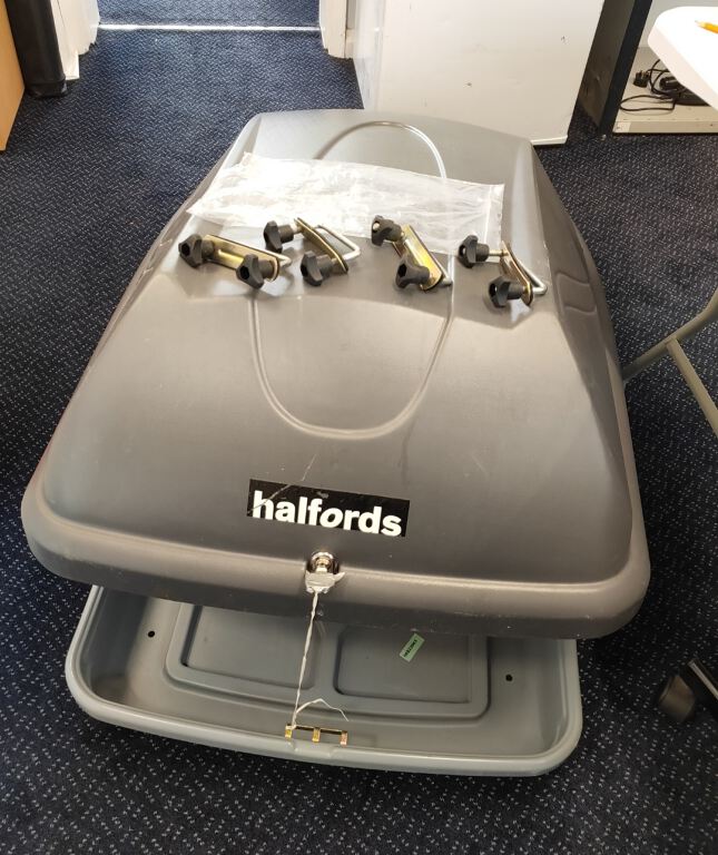 HALFORDS Car Roof Box 250L (50 KG / N163)