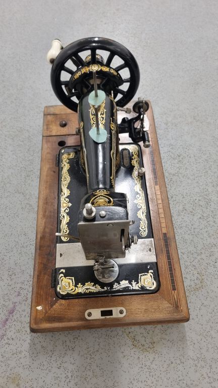 Sewing machine (R117)