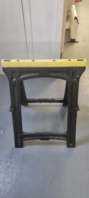 Set of two folding sawhorse (R236)
