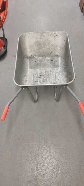 Wheel barrow (R304)