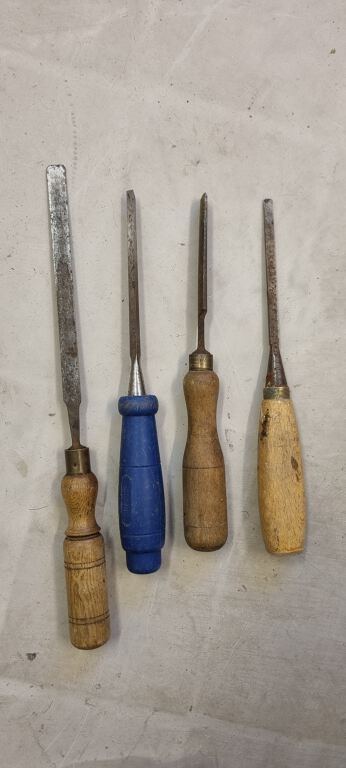 Assortment of chisels (R354)
