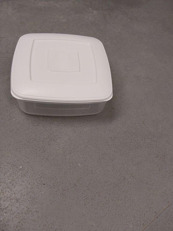 Tupperware Box (R104)