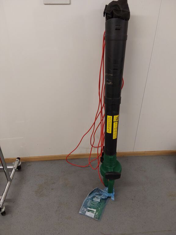 Electric Leaf Blower (R124)
