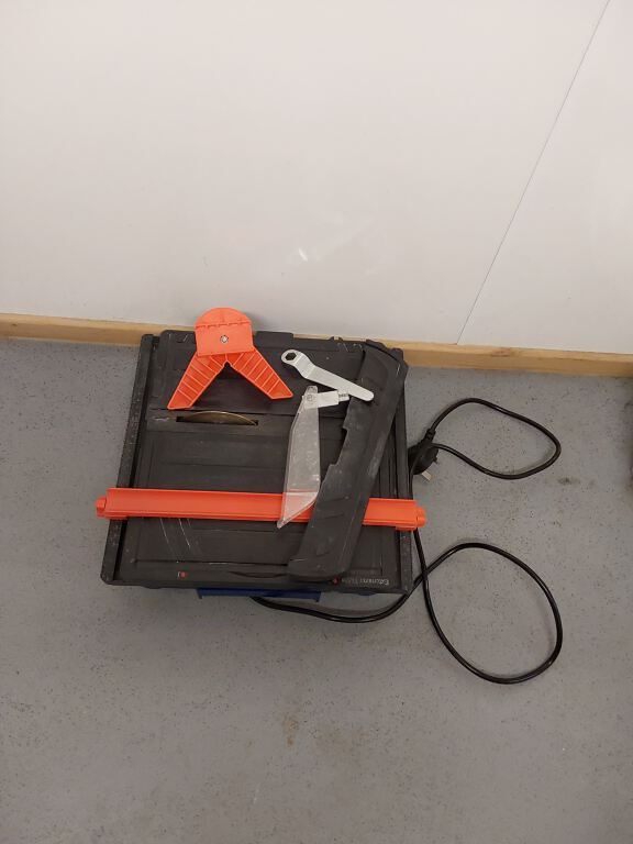 Tile Cutter (R209)
