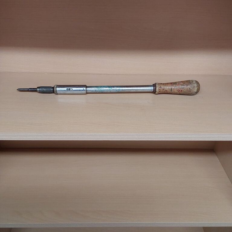 Large Screwdriver (R272)
