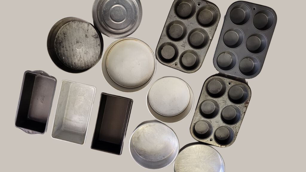Assorted Baking Tins (R025)