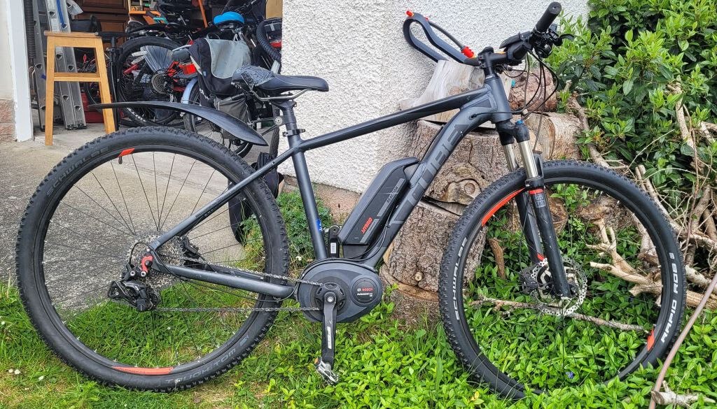 E-bike CX CUBE Reaction Hybrid: 17 inch frame (B009)