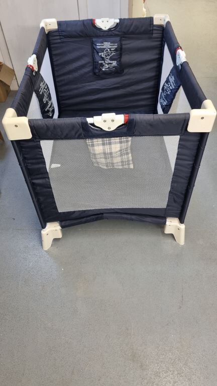 Travel cot 3 (large) (R118)